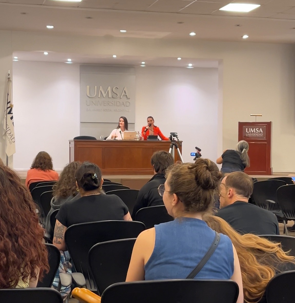 Conferencia en el auditorio UMSA
